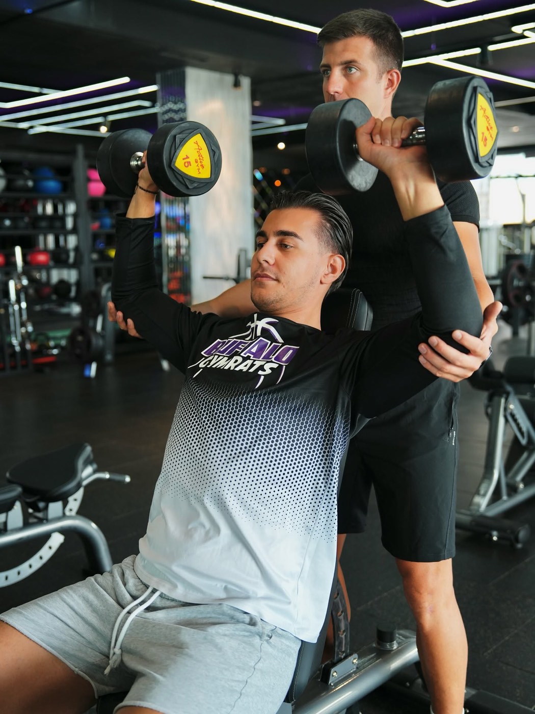 Nikola Manolov coaching a client